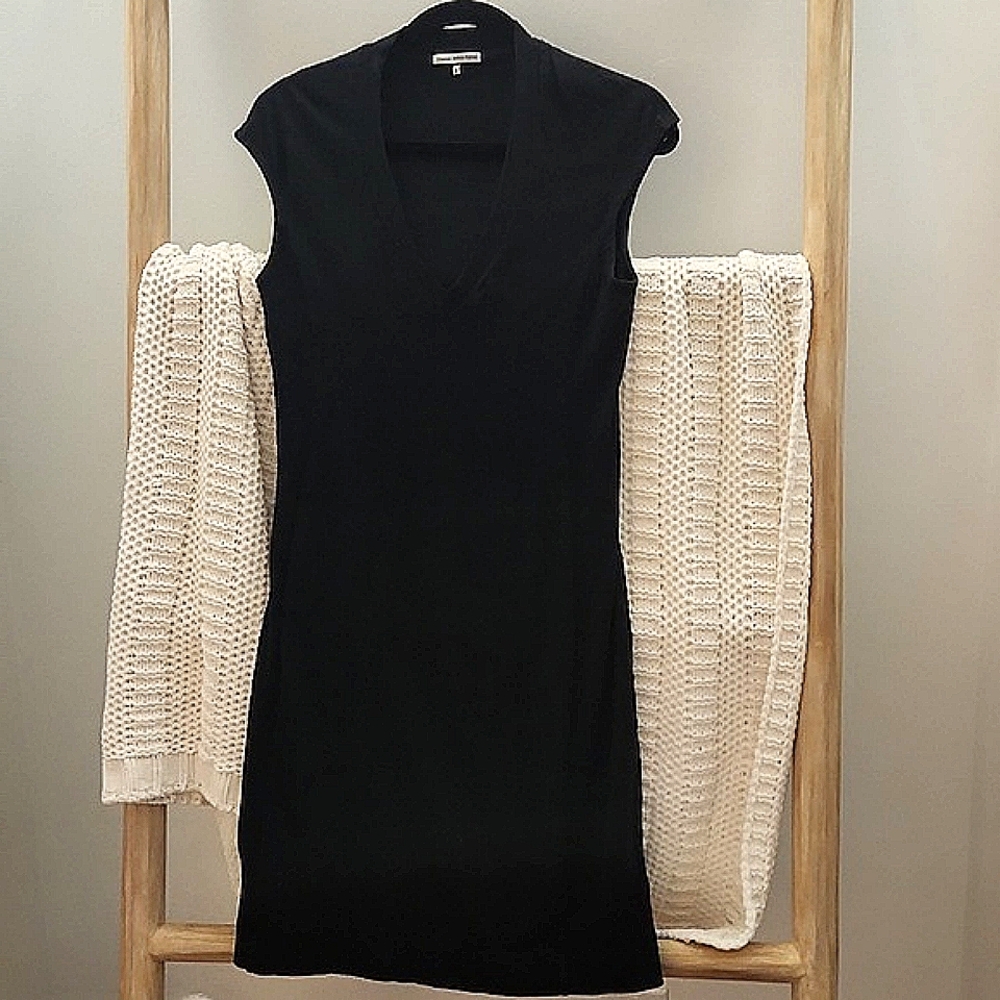 James Perse Black Deep V Sleeveless Fitted Dress Size 2